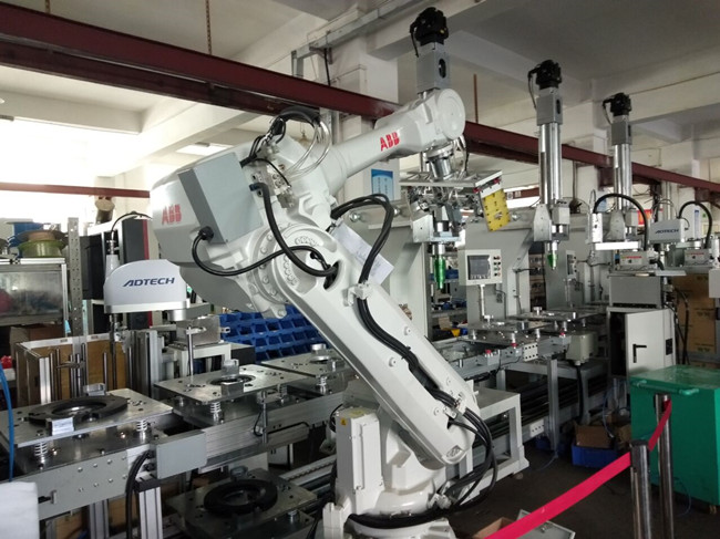 鑫台铭滚筒轴承油封压装线