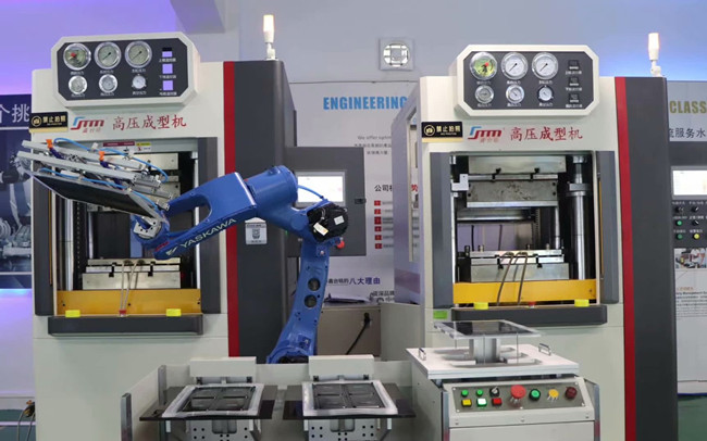 手机后盖、汽车内饰件高压成型机