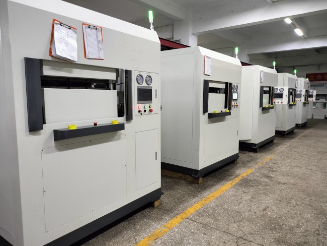 新材料+新技术+新工艺：玻纤板热压成型机